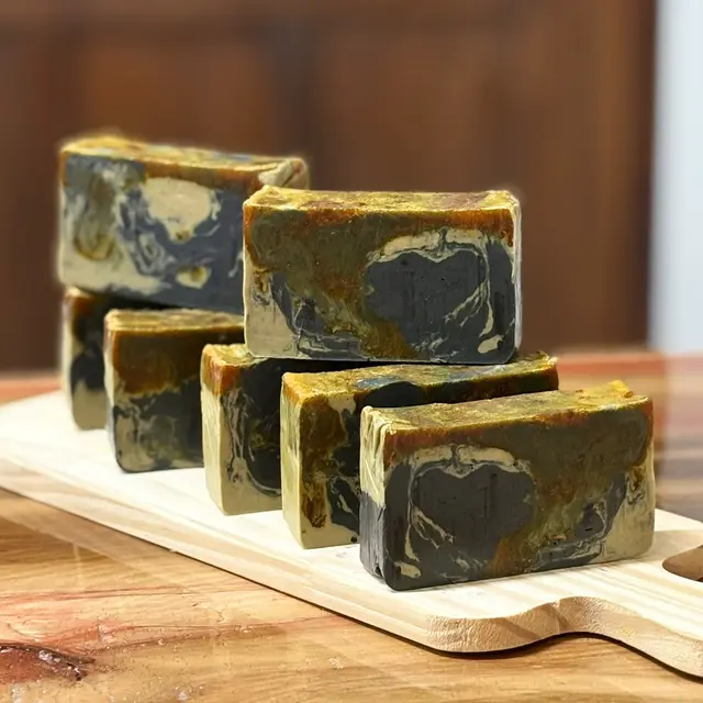 Sabonetes glicerinados de argila verde, carvão ativado, açafrão e mel, foto 4 de 4